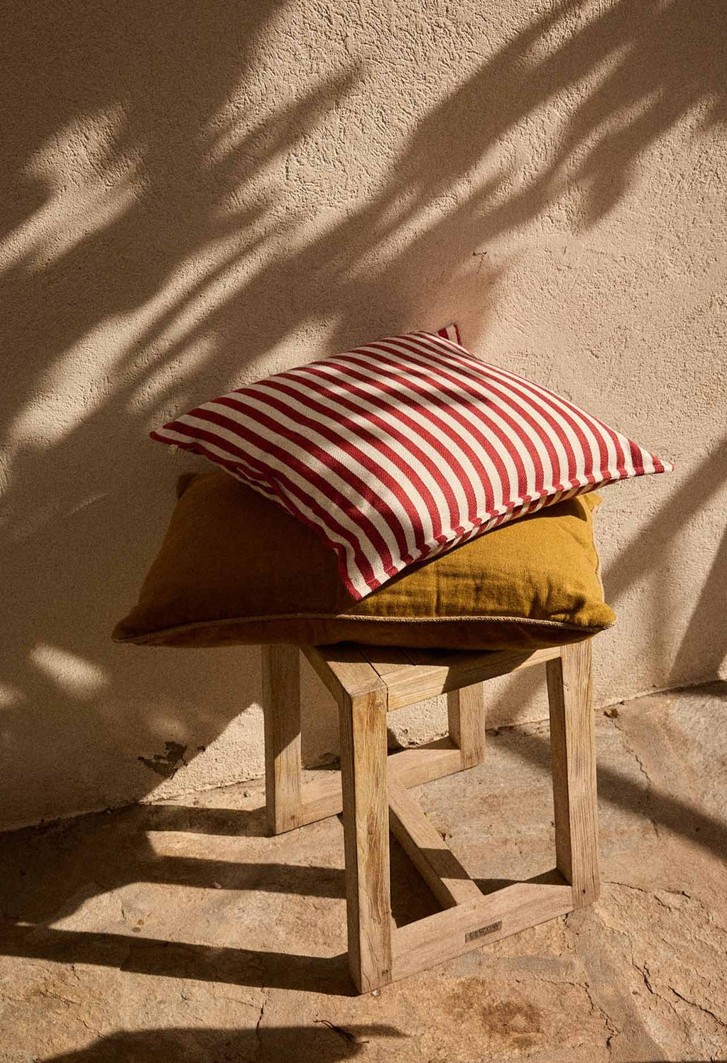 coussin en coton rayé rouge et blanc