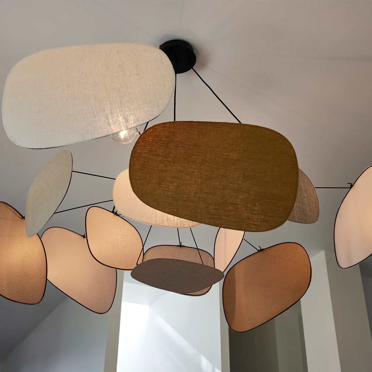 Suspension screen market set mobile en lin beige et jaune curry