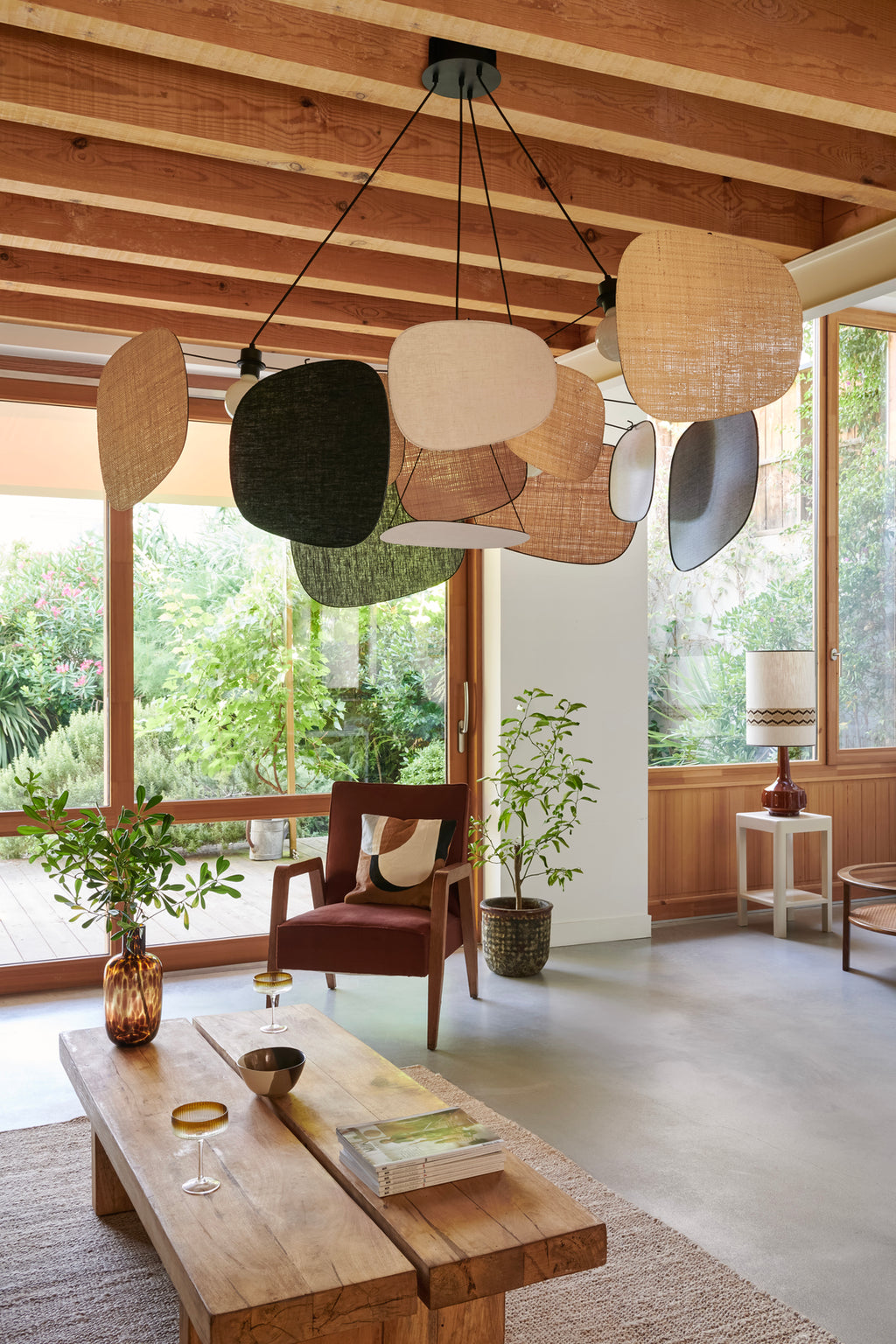 Suspension market set screen mobile en lin beige et noir et raphia