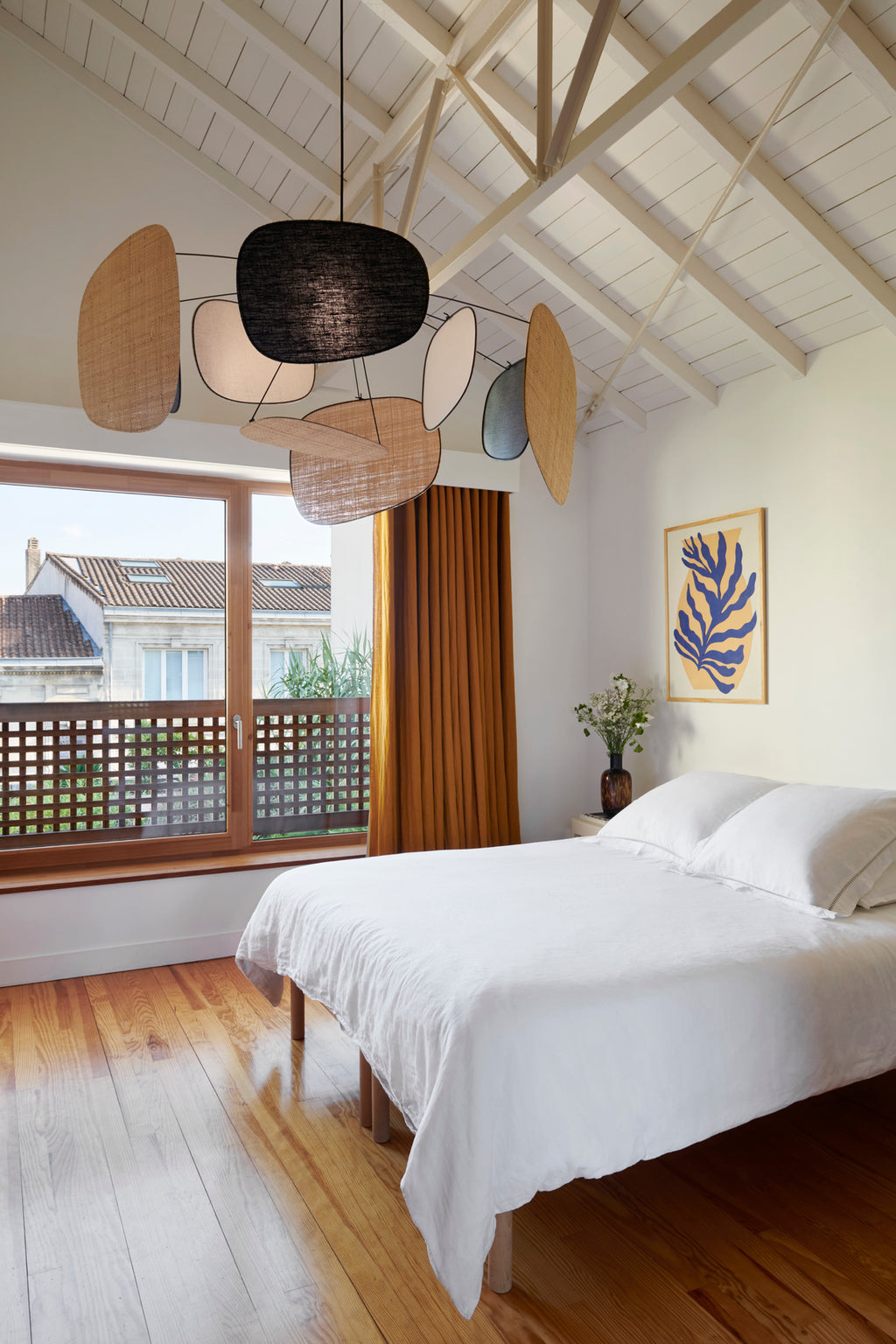 Suspension market set screen mobile en lin beige et noir et raphia