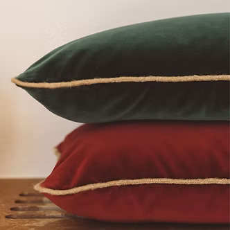 Coussin antigua velours vert et passepoil en jute gabriel paris