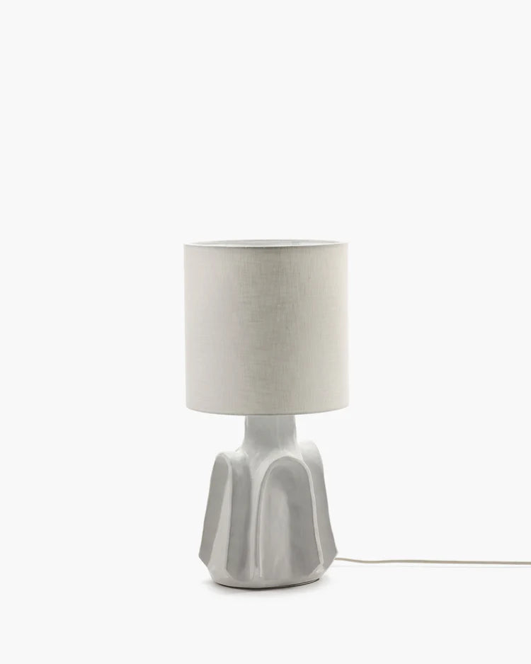 Lampe serax blanche avec pied de lampe organique en grès et abat jour en tissu beige clair