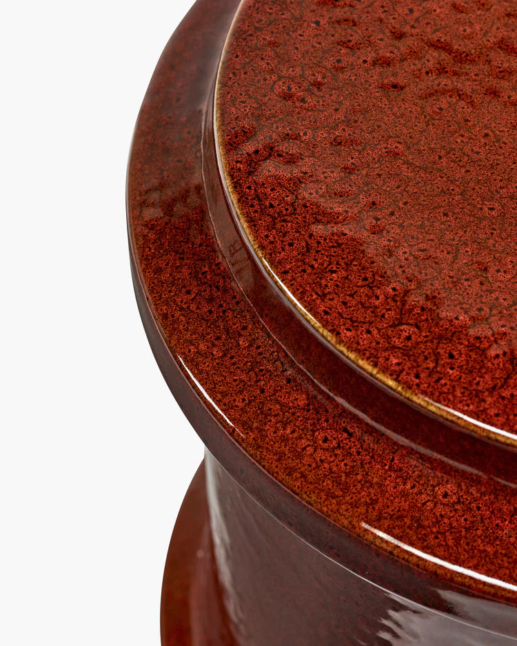 Table d'appoint géométrique en grès rouge 