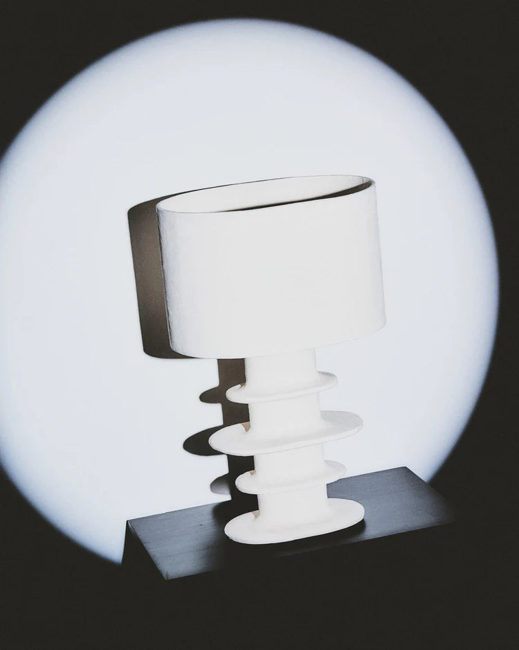 Lampe à poser géométrique serax blanche en papier mâché