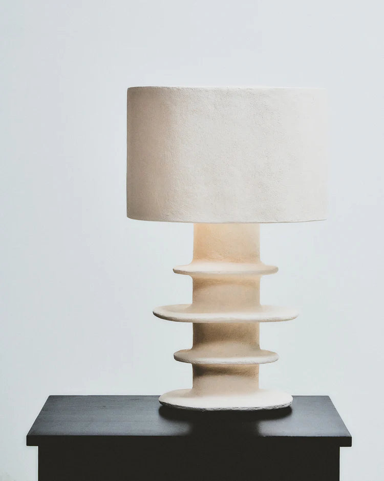 Lampe à poser géométrique serax blanche en papier mâché