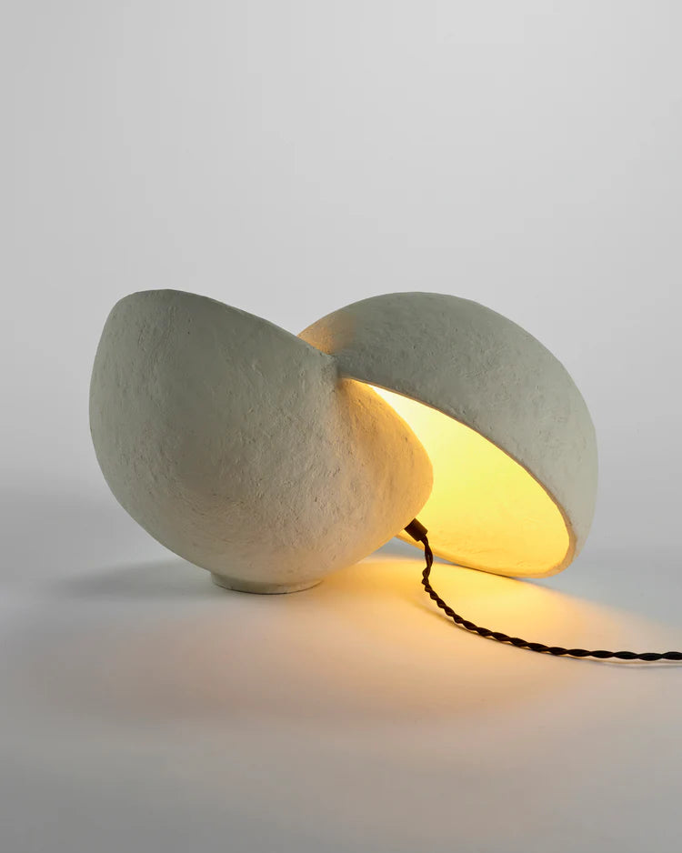 Lampe avec deux demi sphère en papier mâché blanc 