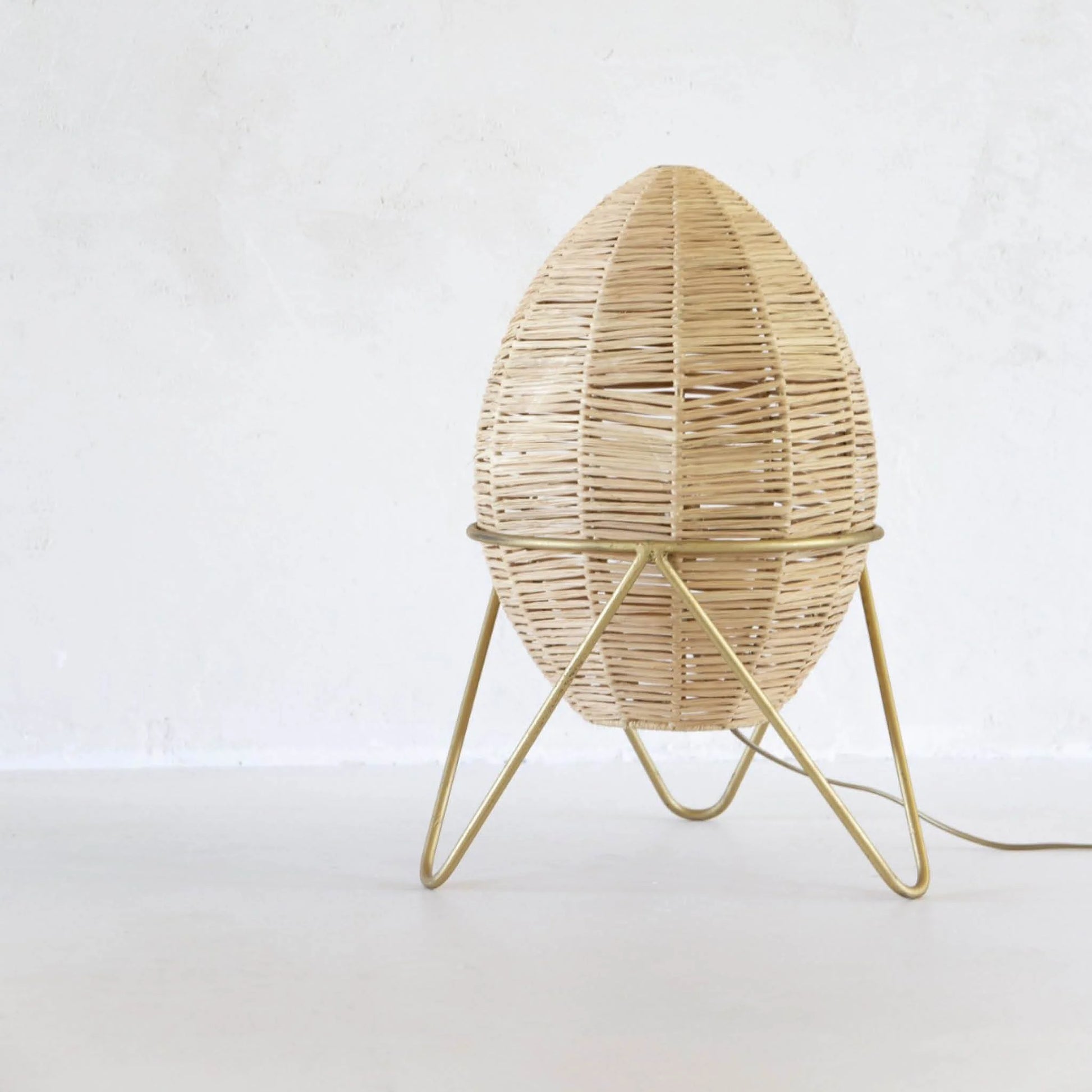 Lampe à poser oeuf raphia honore deco
