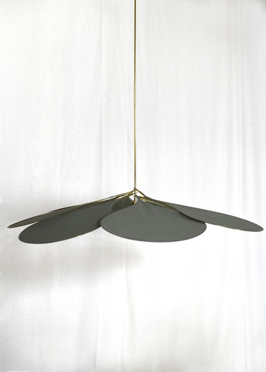 suspension George en forme de fleur en tissu vert foncé et laiton doré 