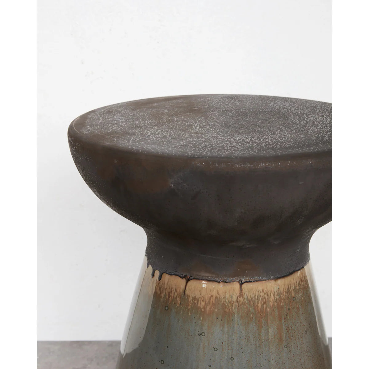 tabouret en faïence gris