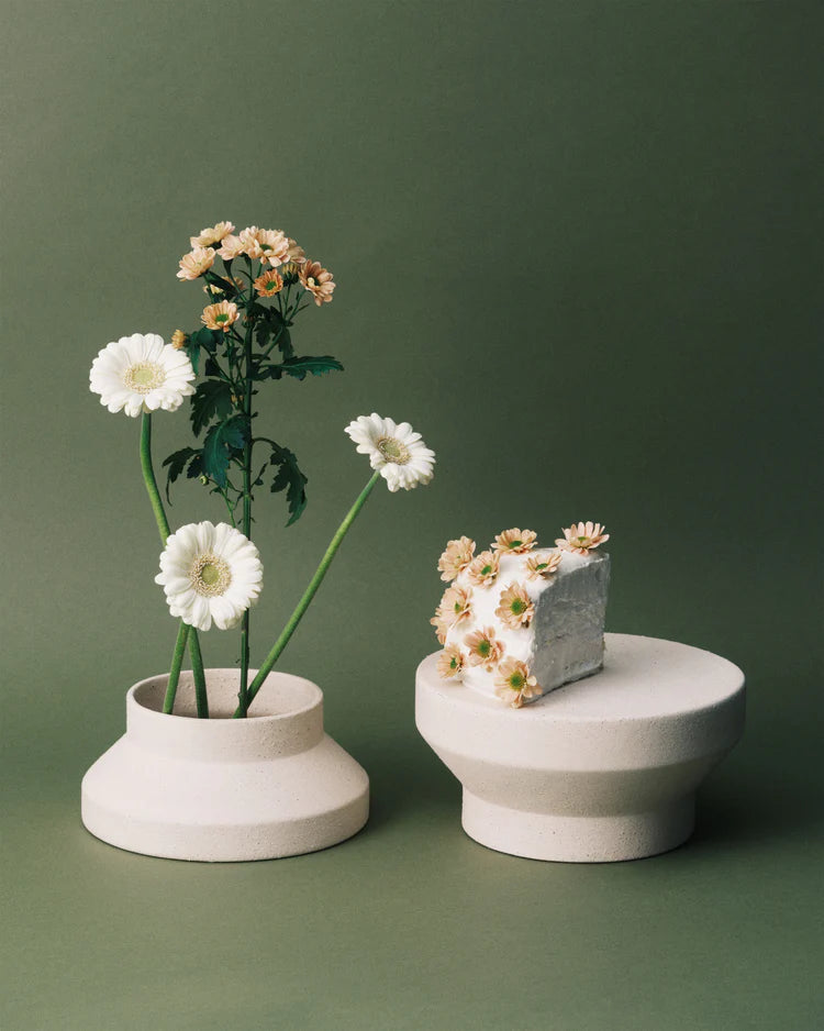 vase et plat à gâteau en grès serax