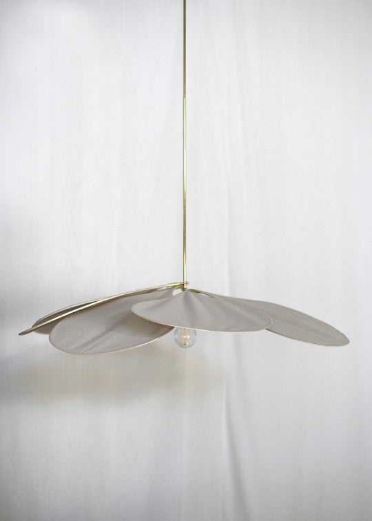 suspension George en forme de fleur en rotin et tissu beige