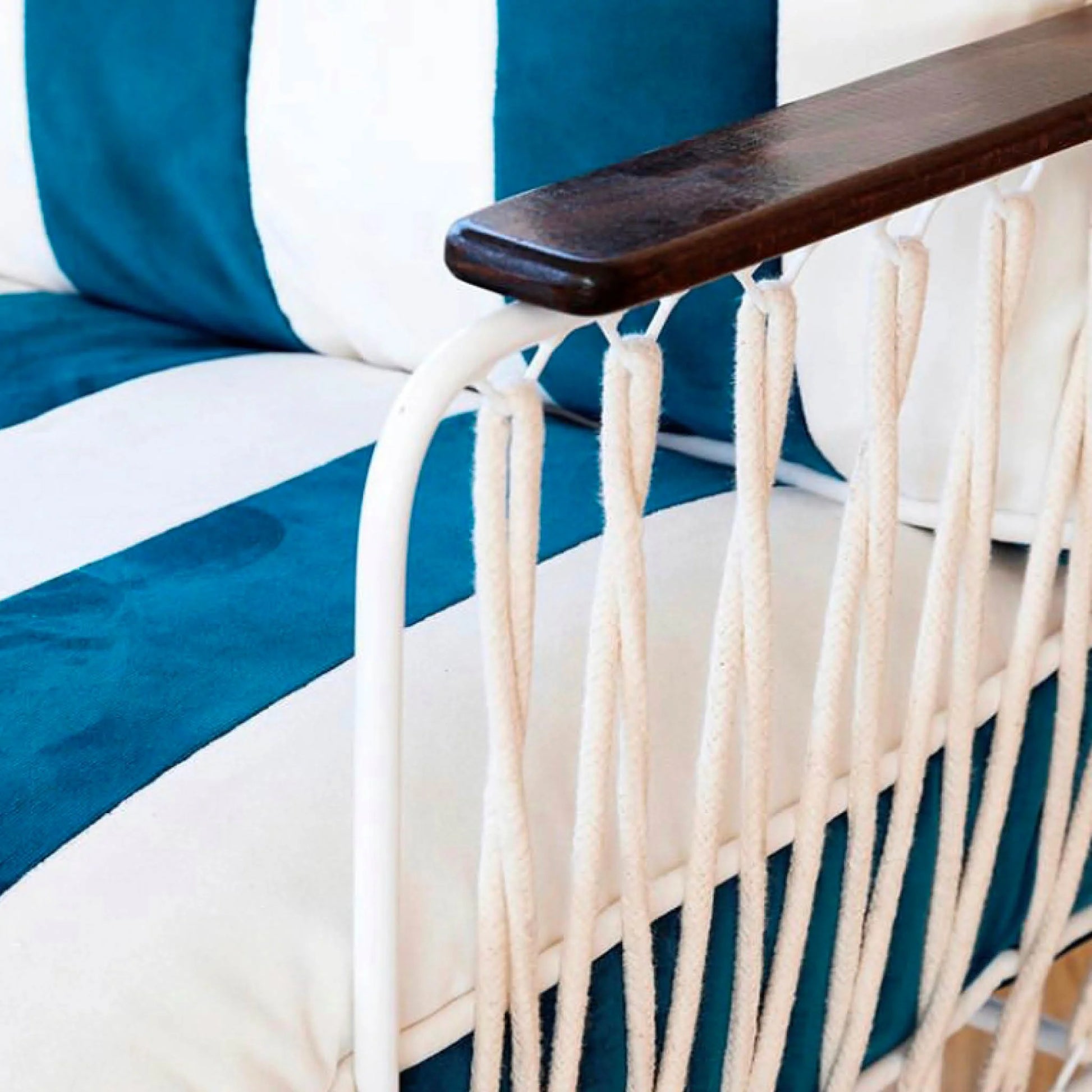 fauteuil croisette velours bleu fer blanc bois fonce