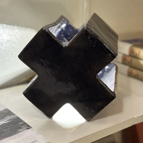 suspension bleu foncé en forme de croix en céramique honoré déco 