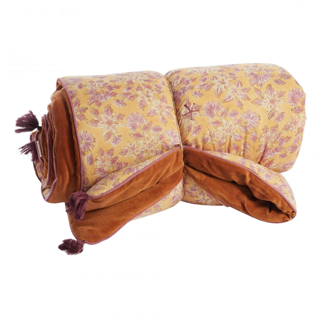 Sofa cover fleuris