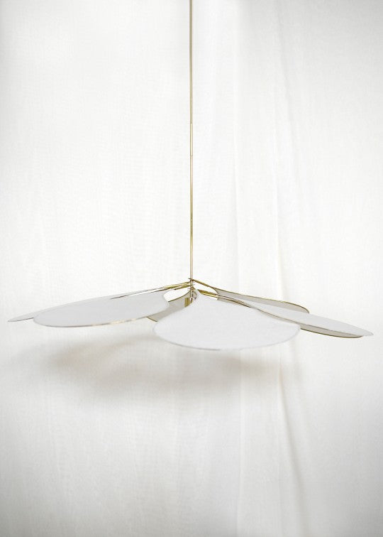 suspension George en forme de fleur en tissu écru et laiton doré 