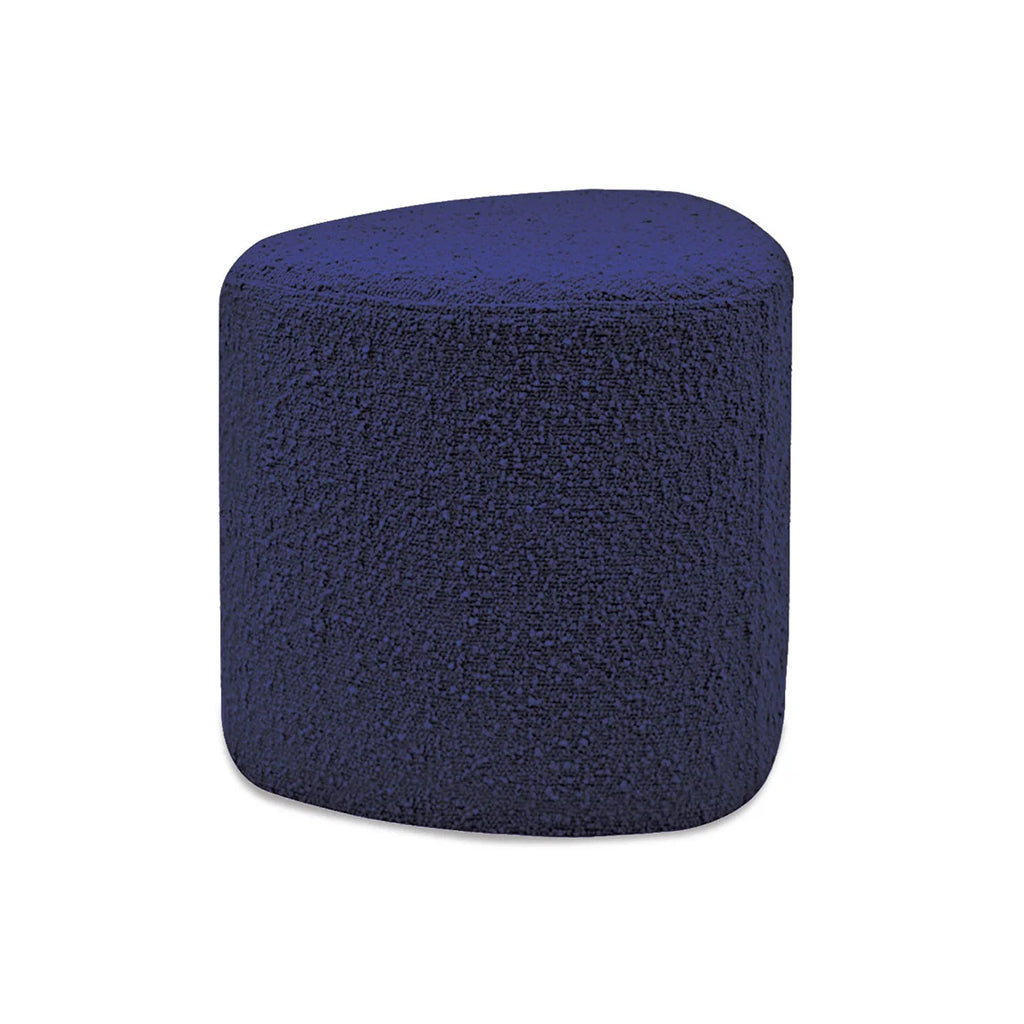 pouf bleu en tissus bouclette de forme triangulaire