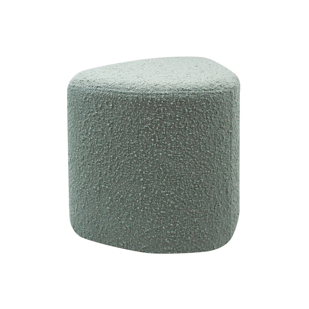 pouf bleu en tissus bouclette de forme triangulaire