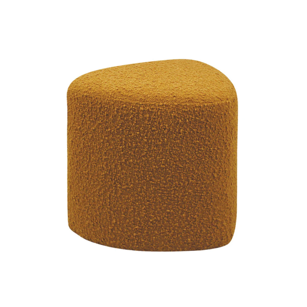 pouf jaune en tissus bouclette de forme triangulaire