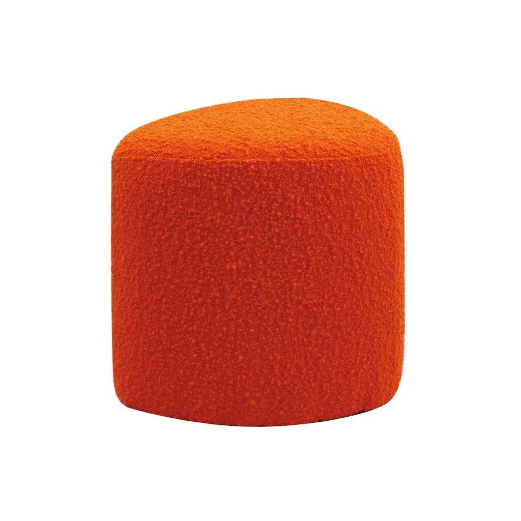 pouf orange en tissu bouclette de forme triangulaire
